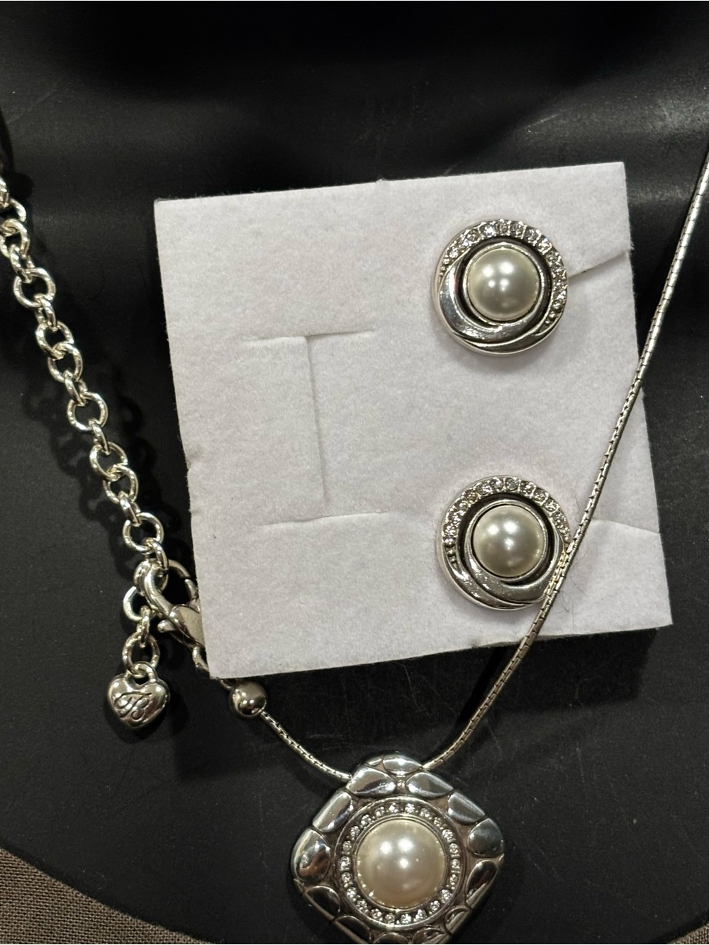 Brighton set necklace and Earrings like new Condition 💕